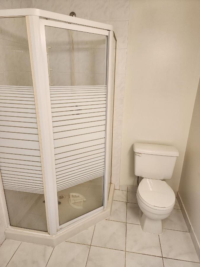 Economical Homestay Burnaby Zewnętrze zdjęcie